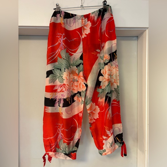 Vintage late 1950s Hawaiian peddle pusher tie shorts. Women’s small. - Picture 3 of 9